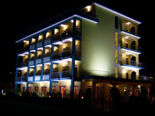 Meridian Hotel جارديا بيمونتيس تيرمي المظهر الخارجي الصورة