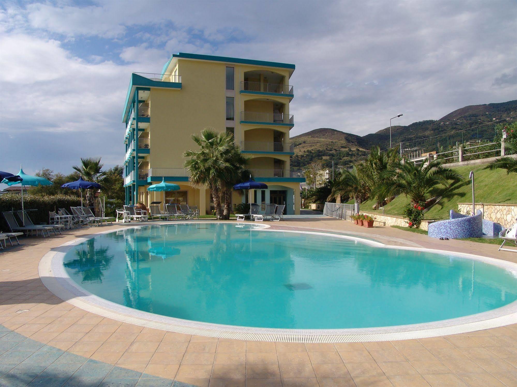 Meridian Hotel جارديا بيمونتيس تيرمي المظهر الخارجي الصورة