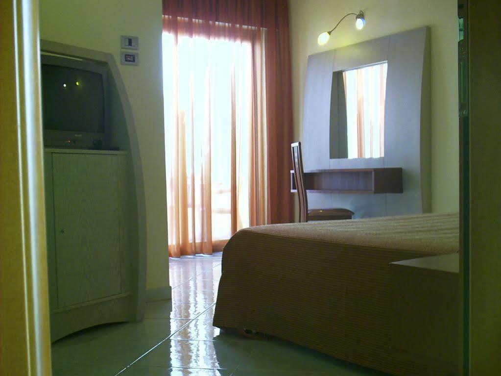 Meridian Hotel جارديا بيمونتيس تيرمي المظهر الخارجي الصورة